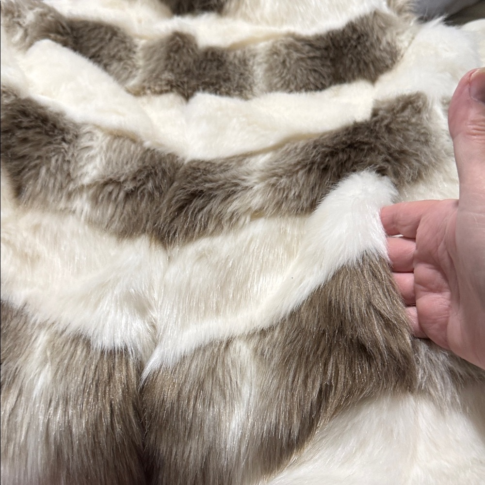 White House Black Marrket Faux Fur Striped Vest in Brown and White Size S - Picture 4 of 7